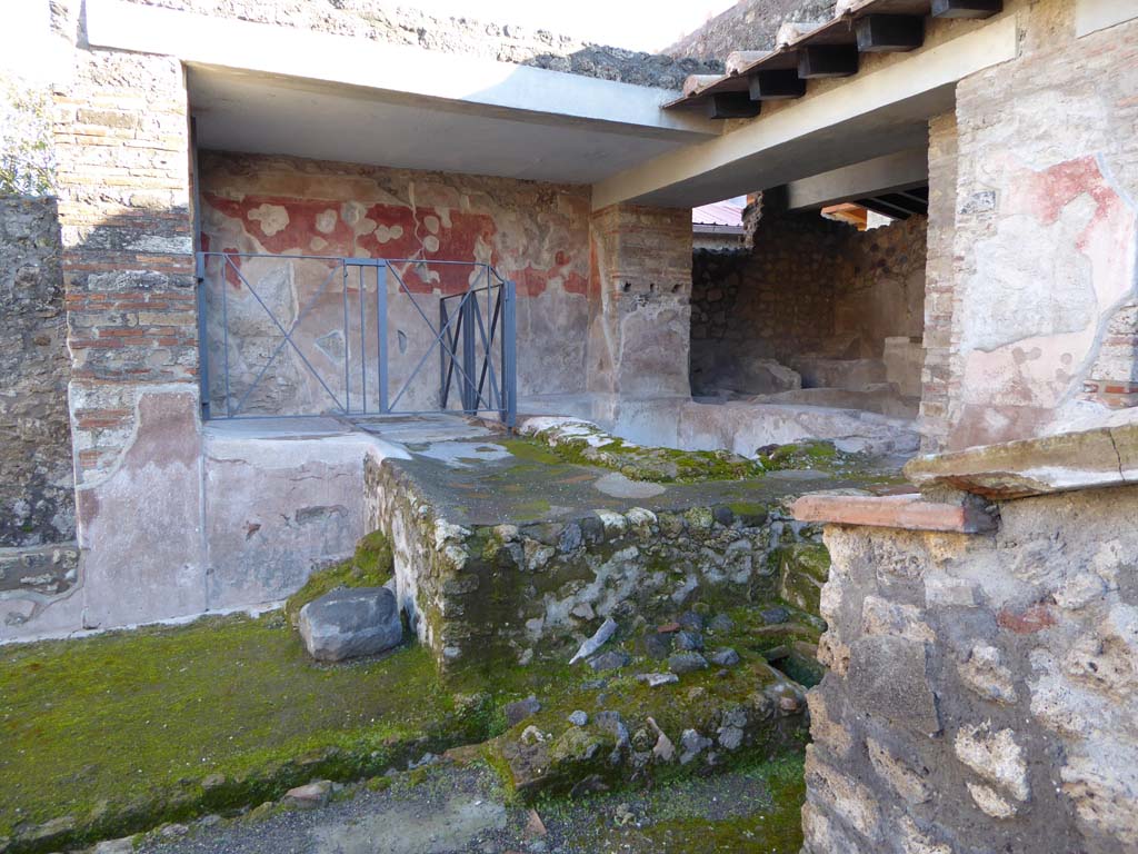 I.6.7 Pompeii. December 2018. Looking south across vats/basins. Photo courtesy of Aude Durand.