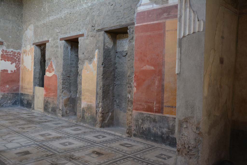 I.7.1 Pompeii. October 2019. Looking towards north-east corner of atrium and east wall in atrium, from tablinum.
Foto Annette Haug, ERC Grant 681269 DCOR.
