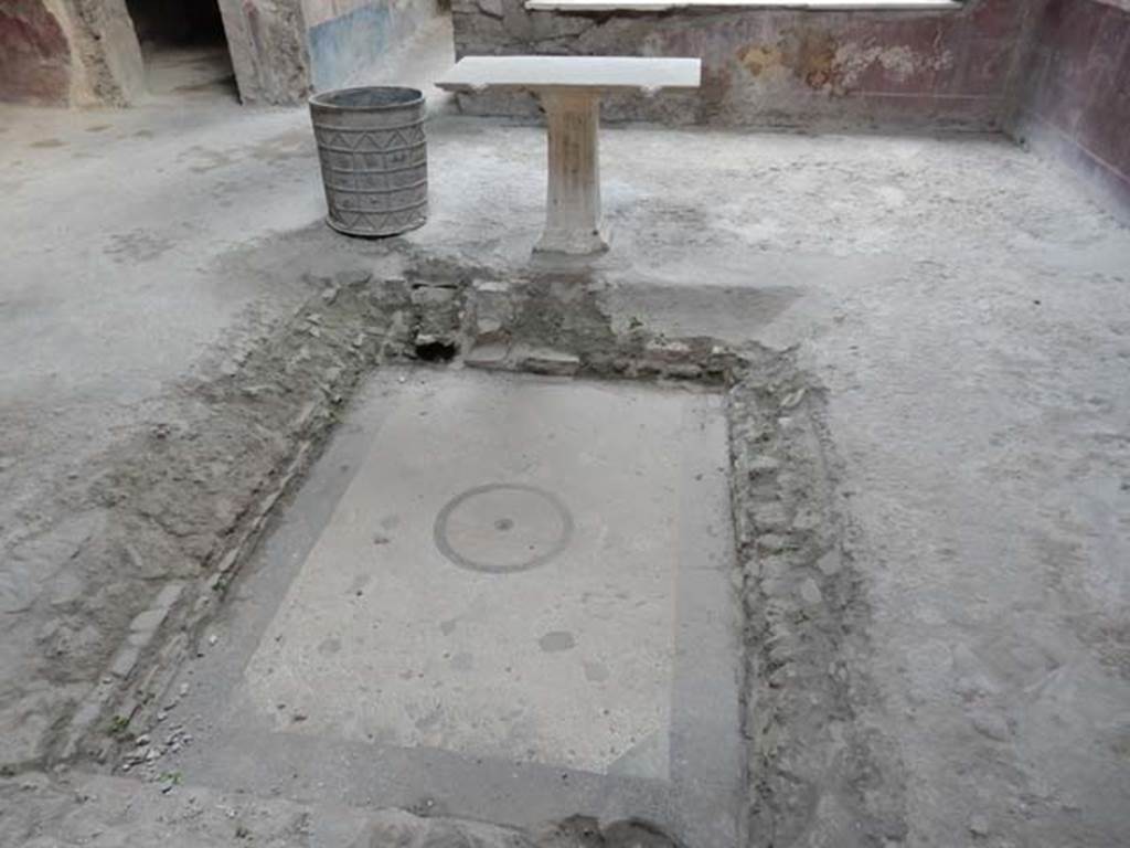 I.7.3 Pompeii. May 2017. Looking south across impluvium in atrium.  Photo courtesy of Buzz Ferebee.
