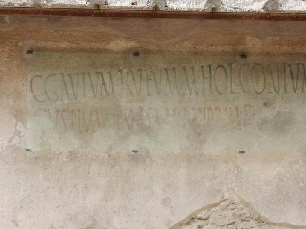 I.7.13 Pompeii. May 2017. South end of painted inscription found on south of entrance doorway. Photo courtesy of Buzz Ferebee.
Painted Inscription supporting Caium Gavium Rufum and Marcum Holconium Priscum. [CIL IV 7242] 

