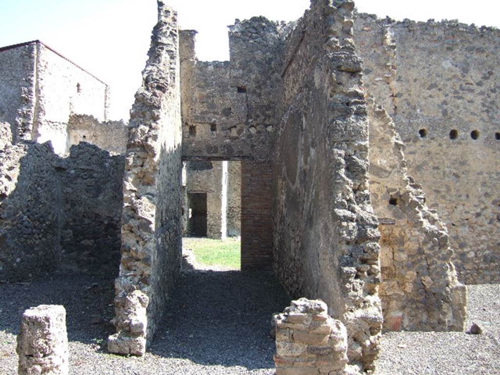 I.7.16 Pompeii. September 2005. Entrance doorway, leading into courtyard. Looking east. In the south-east corner of the courtyard was a summer triclinium. According to Della Corte, graffiti found on the walls of the courtyard gave the names of the “scriptores” –  Astylus, Iarinus, Papilio and Tychicus  [CIL IV 7243, 7248, 7249 and 7251]
According to Epigraphik-Datenbank Clauss/Slaby (See www.manfredclauss.de), these read as -
L(ucio)  Ael(i)o  Magno 
feliciter  Astylus 
Iarine fellas         [CIL IV 7243]
Papilio  v(ir)  b(onus)       [CIL IV 7248a]
Astylus                [CIL IV 7248b]
Tychice  habeas  magnum  propitium       [CIL IV 7249]
L(ucium)  Ceium  Secundum  IIvir(um)  o(ro)  v(os)  f(aciatis)  d(ignum)  r(ei)  p(ublicae) 
Papilio                 [CIL IV 7251]

