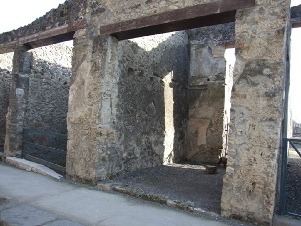 I.8.3 Pompeii. December 2007. Entrance with east wall.