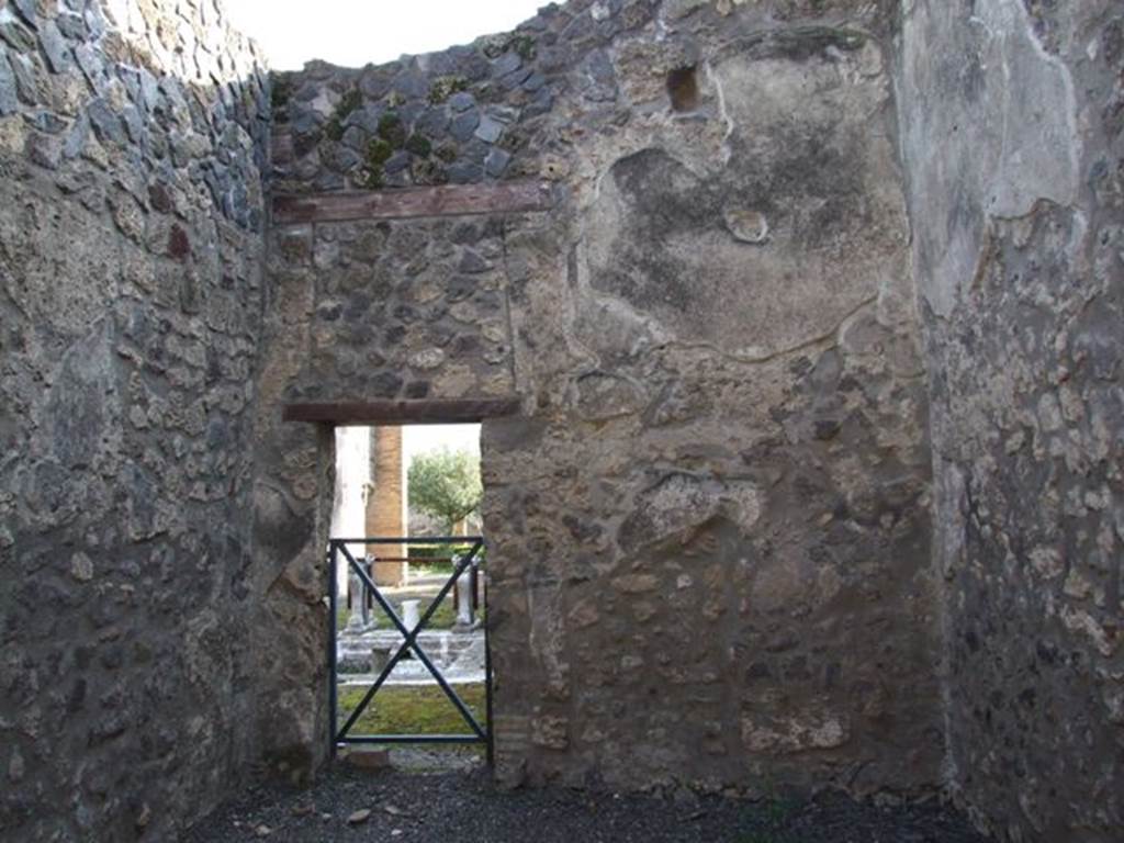 I.8.4 Pompeii. December 2007. South wall with doorway to atrium of I.8.5.