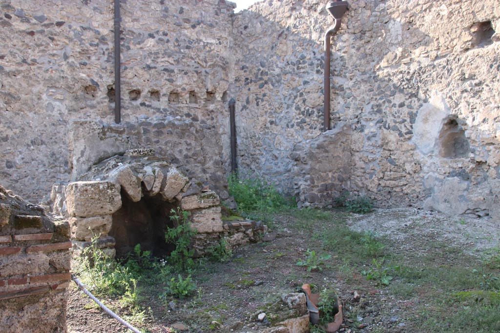 I.8.12 Pompeii. October 2022. Detail from north-west corner. Photo courtesy of Klaus Heese. 