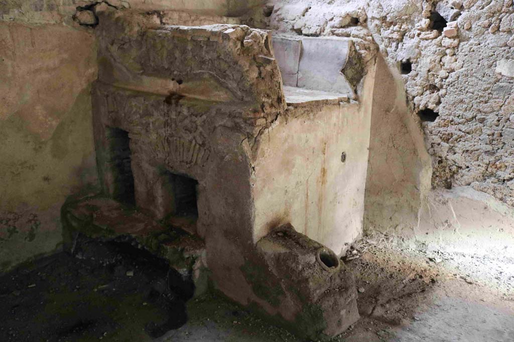 I.8.15-16 Pompeii. December 2018. Detail of kiln, looking north-east. Photo courtesy of Aude Durand.
