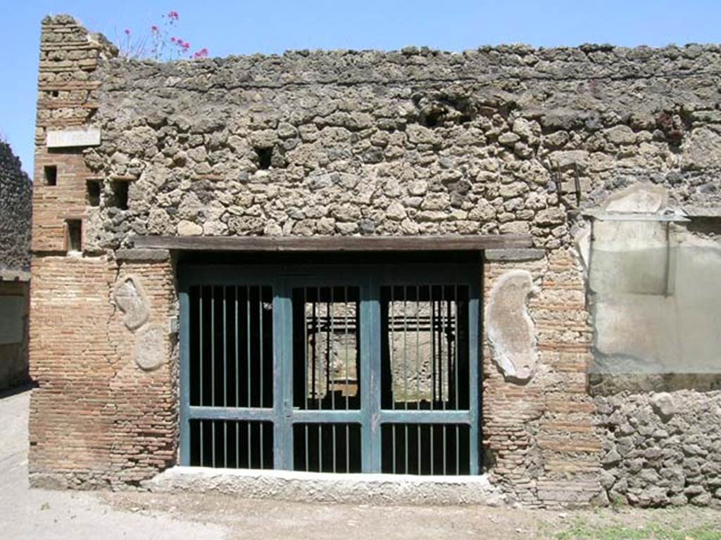 I.8.15-16, Pompeii. May 2003. Detail of iron grating removed from window. Photo courtesy of Nicolas Monteix.