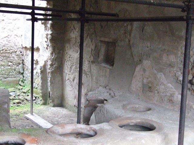 I.8.15 Pompeii. December 2018. Square niche towards north end of east wall. Photo courtesy of Aude Durand.