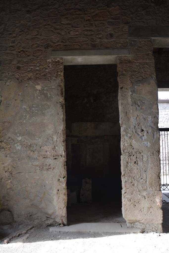 I.8.17 Pompeii. March 2019. Looking west towards doorway to room 4, from atrium.
Foto Annette Haug, ERC Grant 681269 DCOR.

