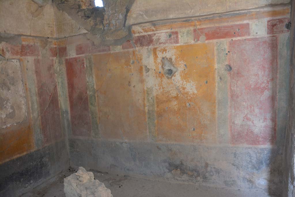 I.8.17 Pompeii. October 2019. Room 4, looking towards north-west corner and north wall.
Foto Annette Haug, ERC Grant 681269 DCOR.
