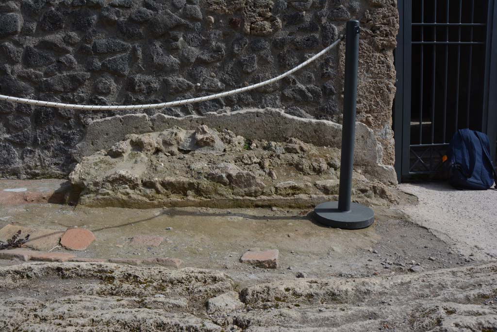 I.8.17 Pompeii. March 2019. Looking east to entrance doorway.
Foto Taylor Lauritsen, ERC Grant 681269 DÉCOR.

