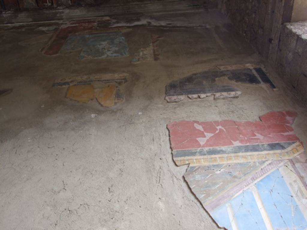 I.9.1 Pompeii. March 2009. Room 7, upper south end of east wall of tablinum.  



