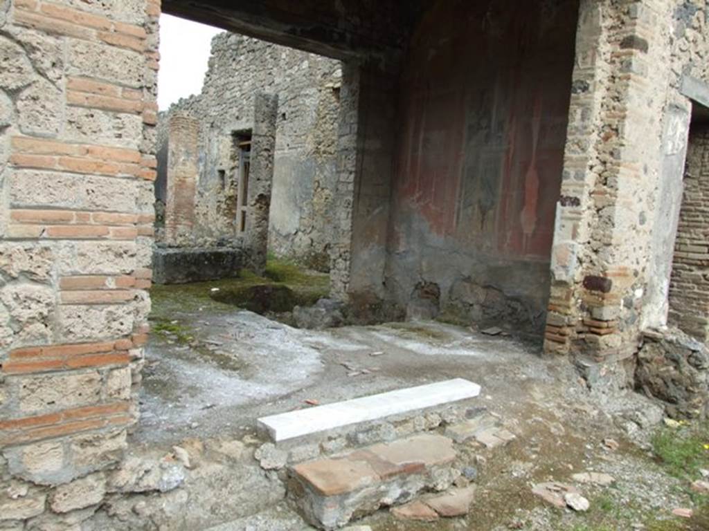 I.9.12 Pompeii. March 2009.  Room 3. Tablinum, with steps at front.