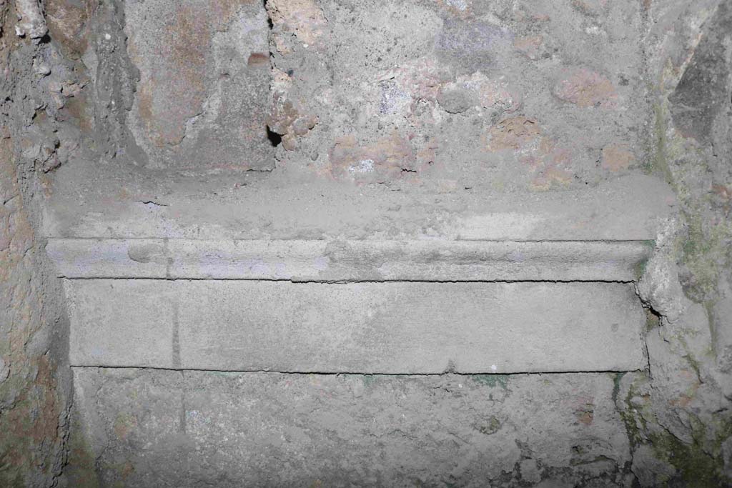 I.10.1 Pompeii. December 2018. South wall of latrine, below niche. Photo courtesy of Aude Durand.
According to NdS, all three niches were found with a shelf of rustic plaster below, formed with a fascia and cornice.
See Notizie degli Scavi di Antichità, 1934, p. 268-9, fig 3 above.
On the south wall of the latrine, it has survived. In the open uncovered area beneath the two niches, it has disappeared.
