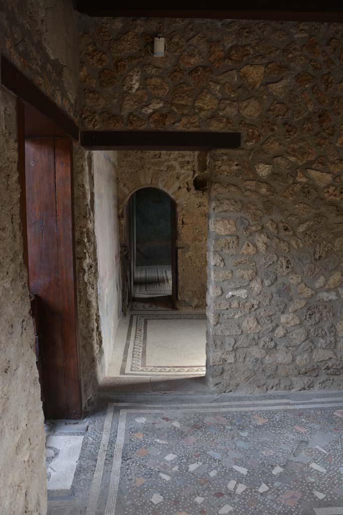 I.10.4 Pompeii. September 2019. Room 46, looking south through doorway into room 47, tepidarium.
Foto Annette Haug, ERC Grant 681269 DCOR.
