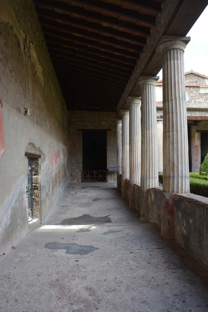 I.10.4 Pompeii. September 2019. Looking north along west portico.
Foto Annette Haug, ERC Grant 681269 DÉCOR.


