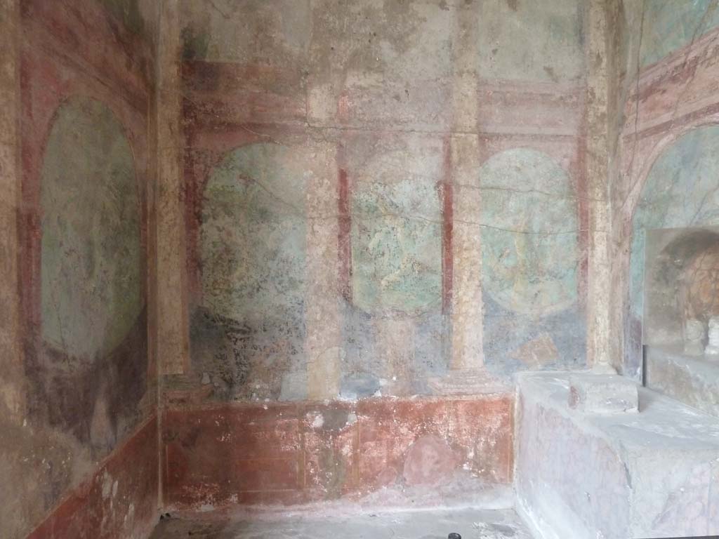 I.10.4 Pompeii. May 2010. 
Alcove 25, south wall with painted columns and pilasters opening onto a painted garden with trees and birds.

