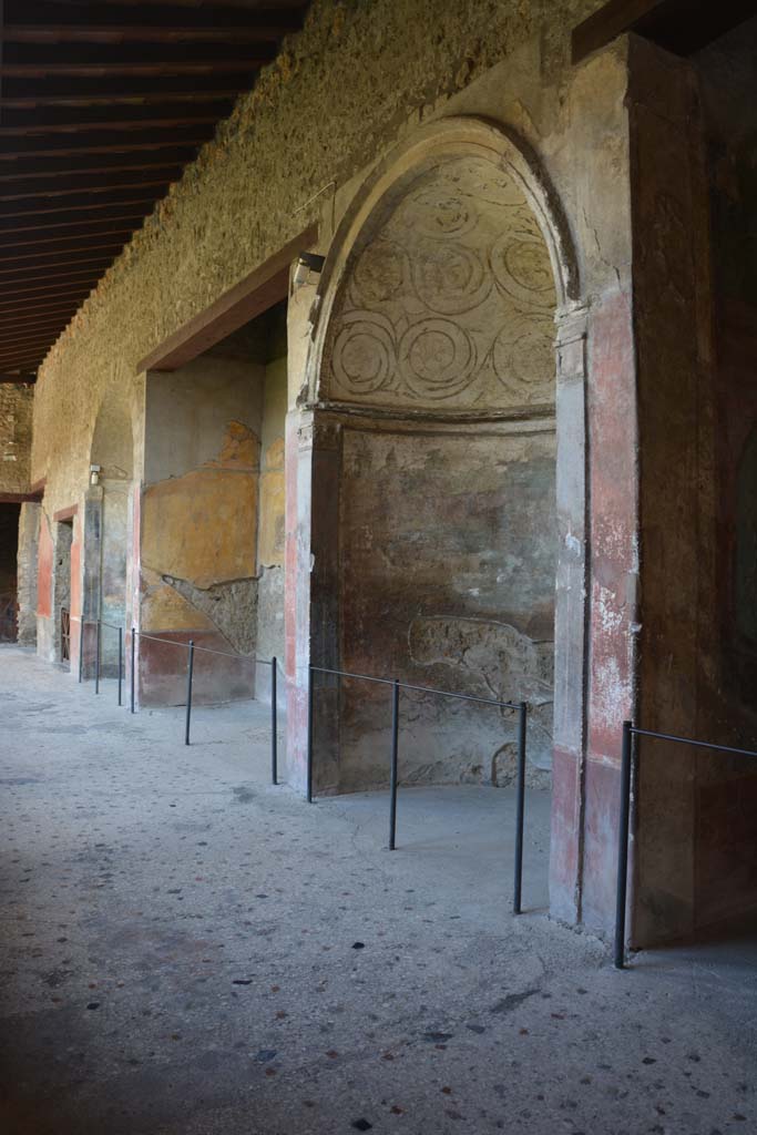 I.10.4 Pompeii. September 2019. Looking east along south portico.
Foto Annette Haug, ERC Grant 681269 DÉCOR.

