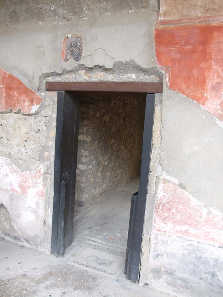 I.10.4 Pompeii. December 2006. Doorway to room 46, the baths’ area, in the west wall of portico.
The baths area has an atrium, a tepidarium (warm room) and a caldarium (hot room). All have mosaic floors.
