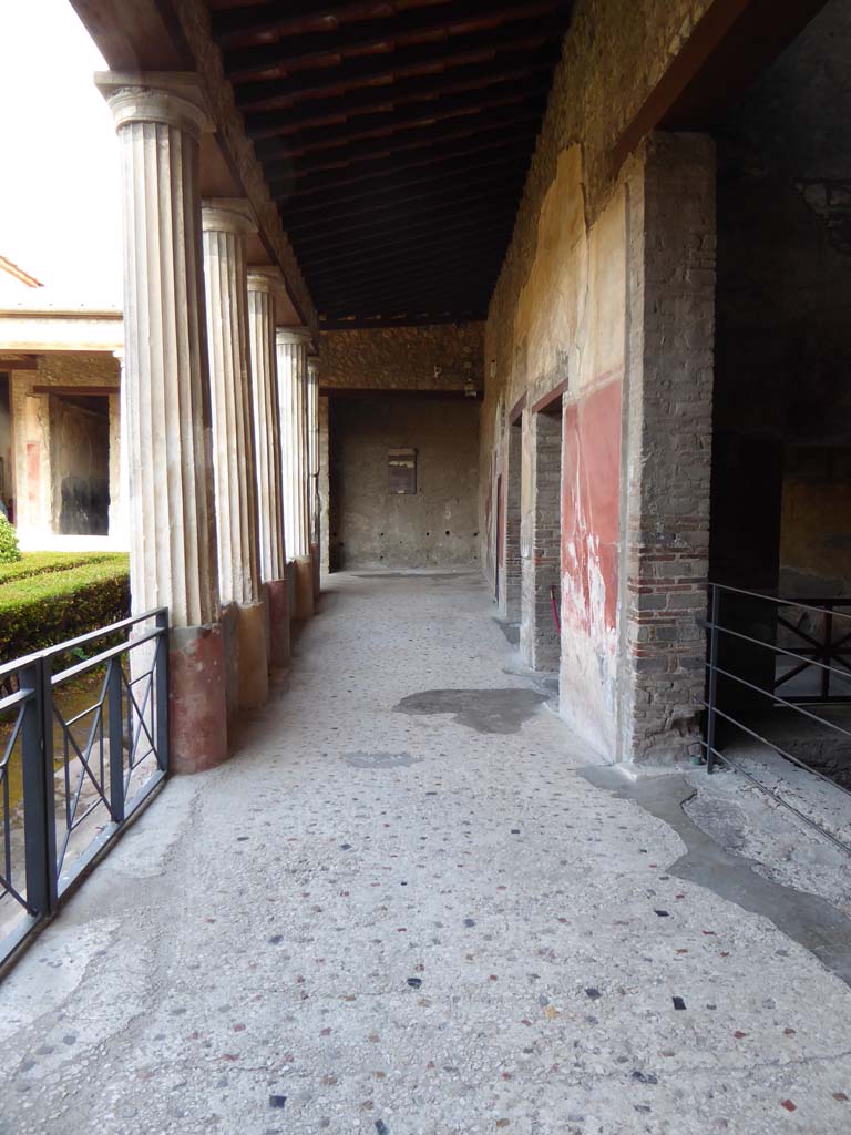 I.10.4 Pompeii. September 2017. Looking north along east portico, with room 18, on right.
Foto Annette Haug, ERC Grant 681269 DÉCOR.

