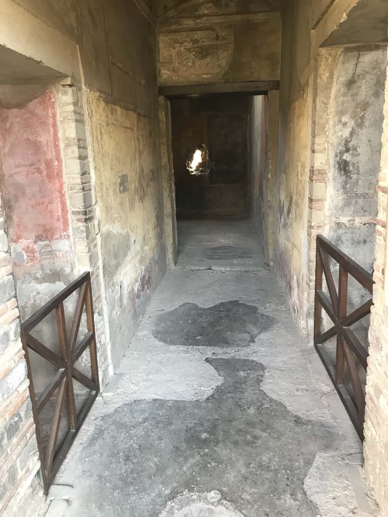 I.10.4 Pompeii. April 2019. Corridor 16, looking east to room 17. Photo courtesy of Rick Bauer.
The corridor has stucco decoration including a vaulted ceiling.
