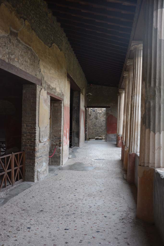I.10.4 Pompeii. October 2017. 
Looking south along east portico with doorway to room 15, on left, followed by rooms 16 (leading to room 17), 18, 19 and corridor P1.
Foto Annette Haug, ERC Grant 681269 DÉCOR.
