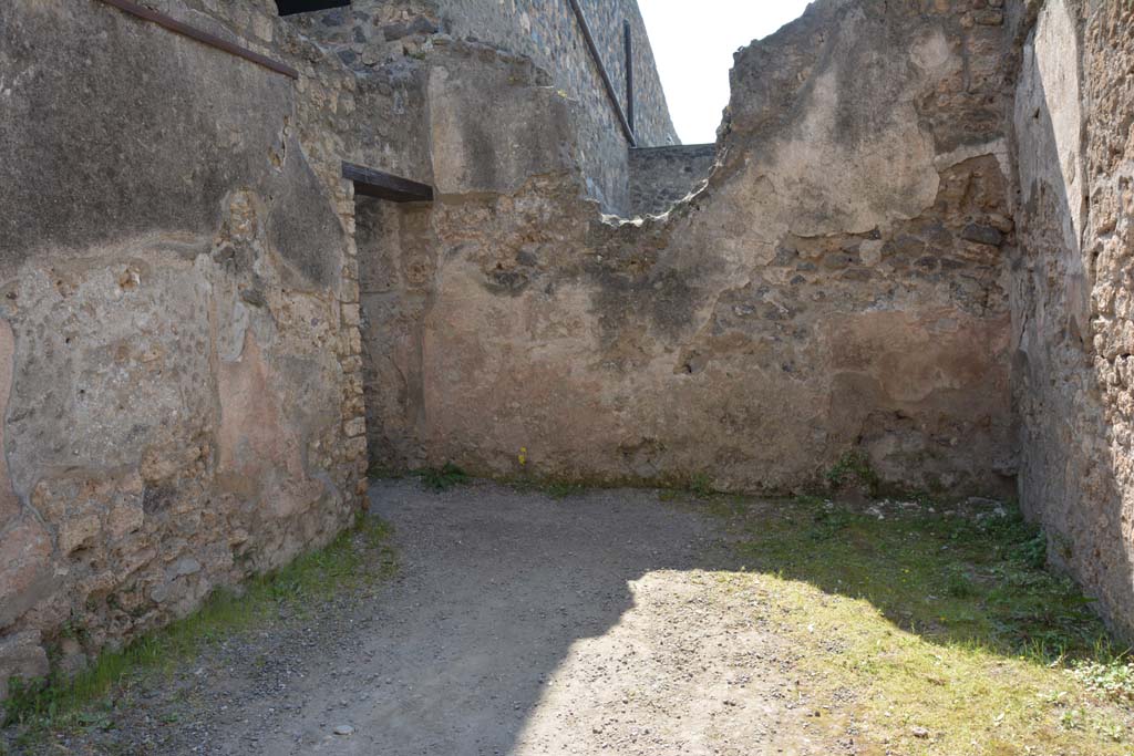 I.10.6 Pompeii. April 2017. Looking towards south wall of workshop. Photo courtesy Adrian Hielscher.