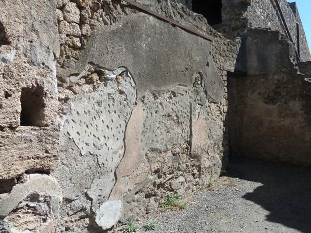 I.10.6 Pompeii. September 2015. East wall of workshop.

