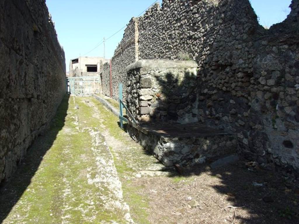 I.10.9 Pompeii.  March 2009.  Structure on west wall of insula to the south of I.10.9.  Looking north along the Vicolo del Citarista.  