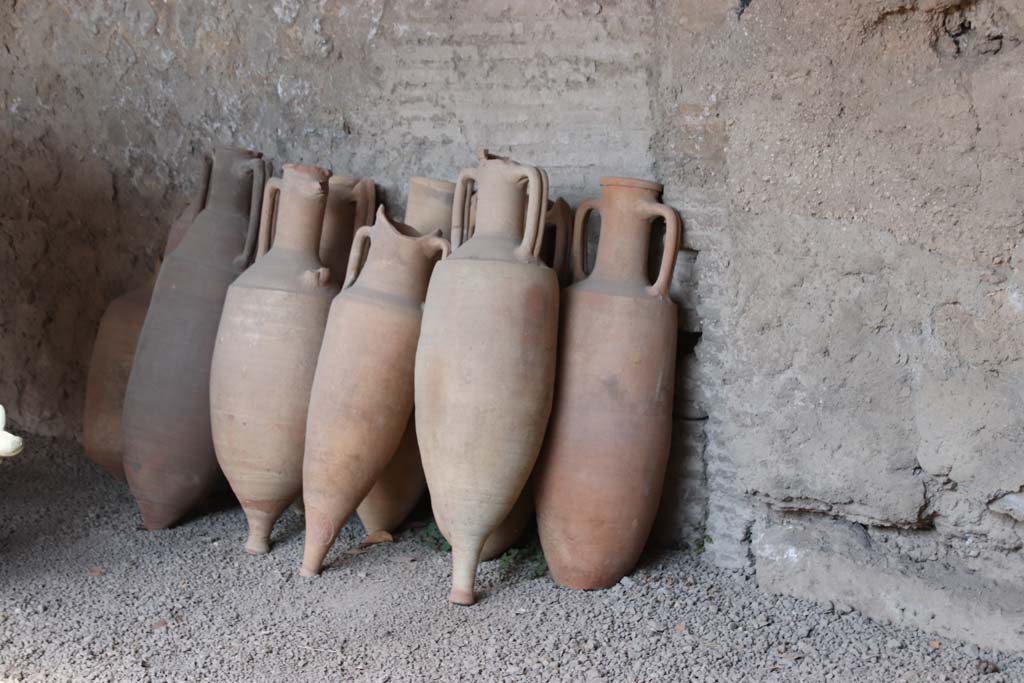 I.10.14, Pompeii. September 2021. Amphorae against east wall, on north side of blocked doorway. Photo courtesy of Klaus Heese.
