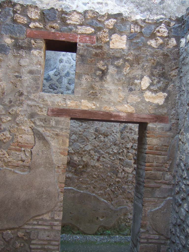 I.10.15 Pompeii. September 2005. Entrance room.  West wall with doorway to rear corridor.