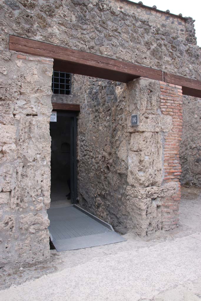 I.10.16 Pompeii. September 2021. Entrance doorway. Photo courtesy of Klaus Heese.