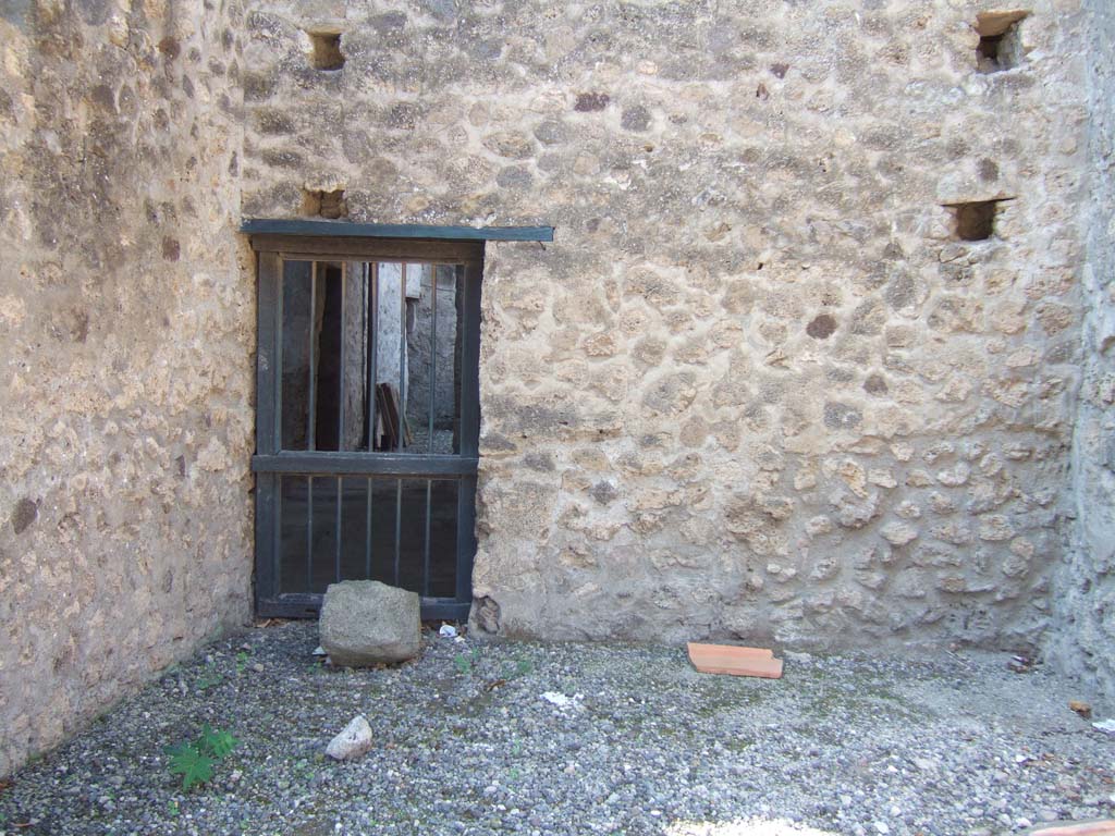 I.10.17 Pompeii. September 2005. Doorway in rear (west) wall linked to atrium of I.10.16.