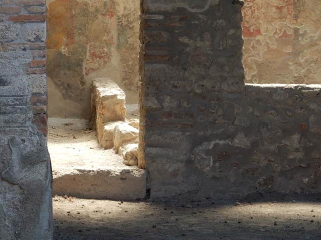 I.11.6 Pompeii. May 2015. 
Room 5, south wall of tablinum with window overlooking garden, and door to corridor.
Photo courtesy of Buzz Ferebee.
