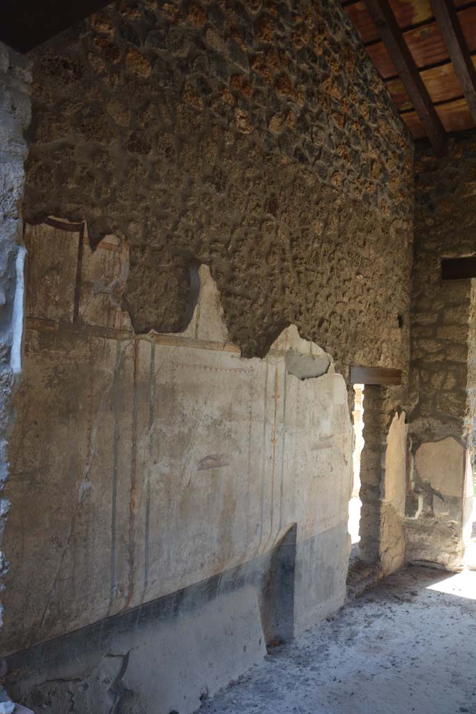 I.13.2 Pompeii. October 2019. Looking south along east wall of triclinium.
Foto Annette Haug, ERC Grant 681269 DÉCOR.

