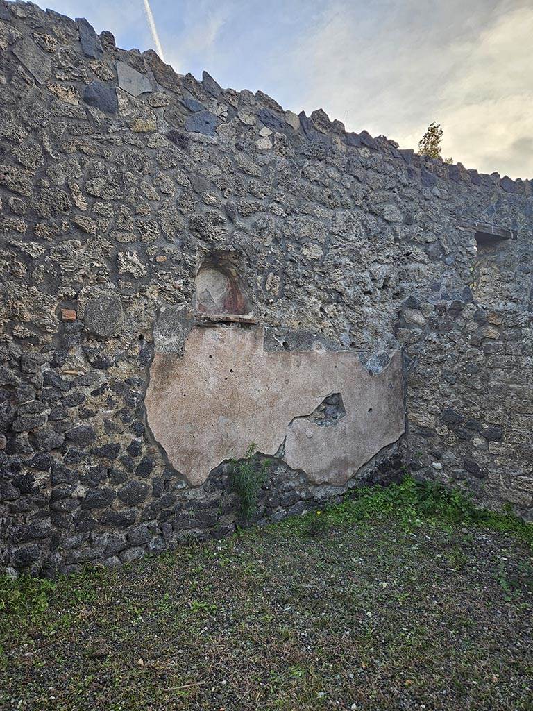 I.13.5 Pompeii. November 2024. East wall of shop, with niche. Photo courtesy of Annette Haug.