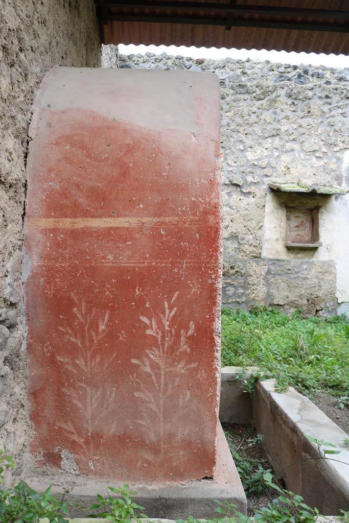 I.14.7 Pompeii. December 2018. East outer side of the lararium. Photo courtesy of Aude Durand.
