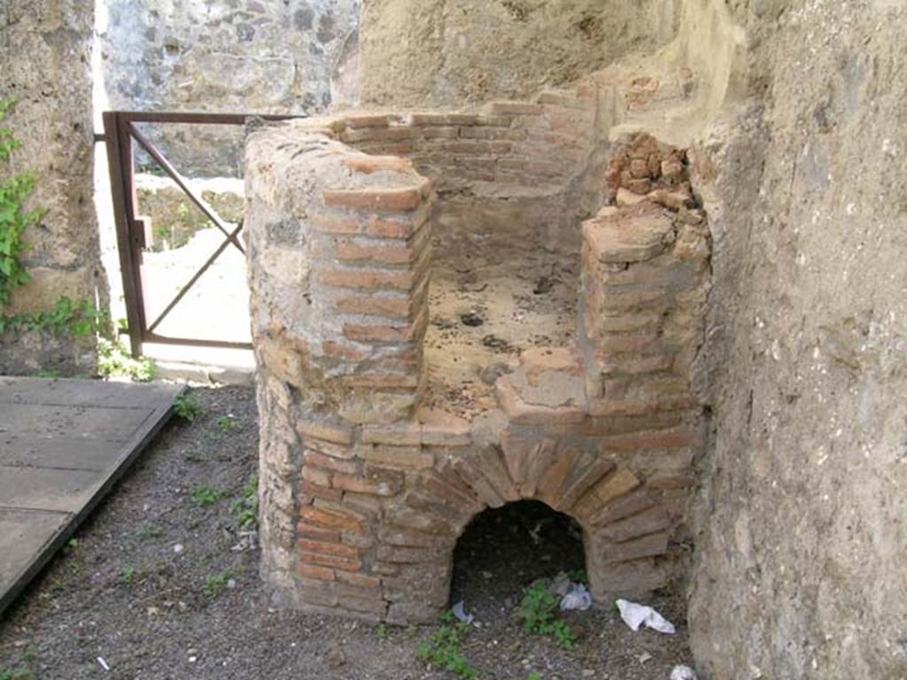 I.20.3 Pompeii. June 2005. Looking east towards oven at rear of entrance doorway. Photo courtesy of Nicolas Monteix.
