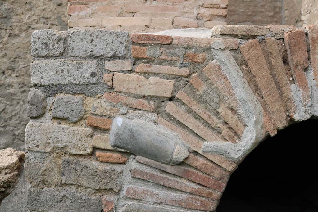 I.20.3 Pompeii. December 2018. Brickwork on east side (front) of oven. Photo courtesy of Aude Durand.