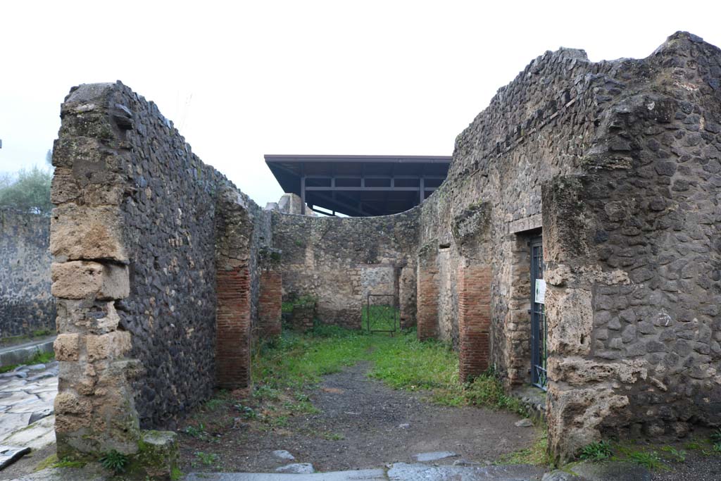 I.20.5 Pompeii. December 2018. Looking south, with doorway to vineyard garden on right. Photo courtesy of Aude Durand