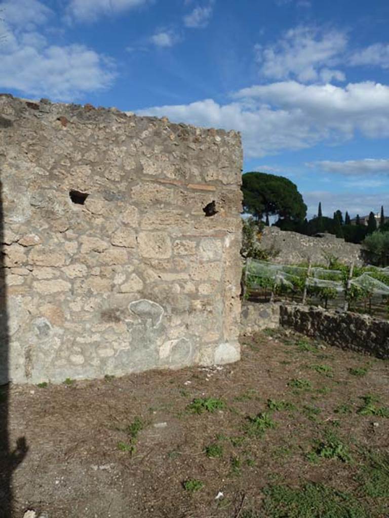 I.21.2 Pompeii. September 2015. Looking east from doorway.