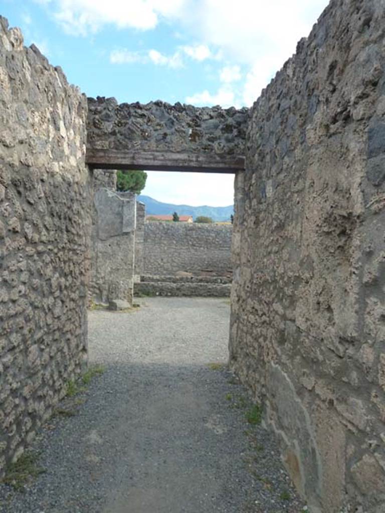 I.21.2 Pompeii. September 2015. Looking south from entrance doorway.