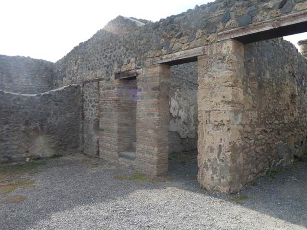 I.21.2 Pompeii. September 2015. Looking towards north-west corner of atrium, with doorway to entrance corridor on the right.