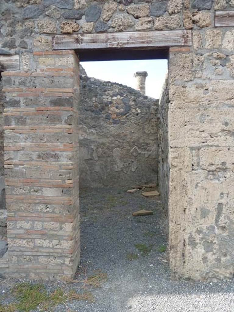 I.21.2 Pompeii. September 2015. Doorway to room on west side of entrance corridor.