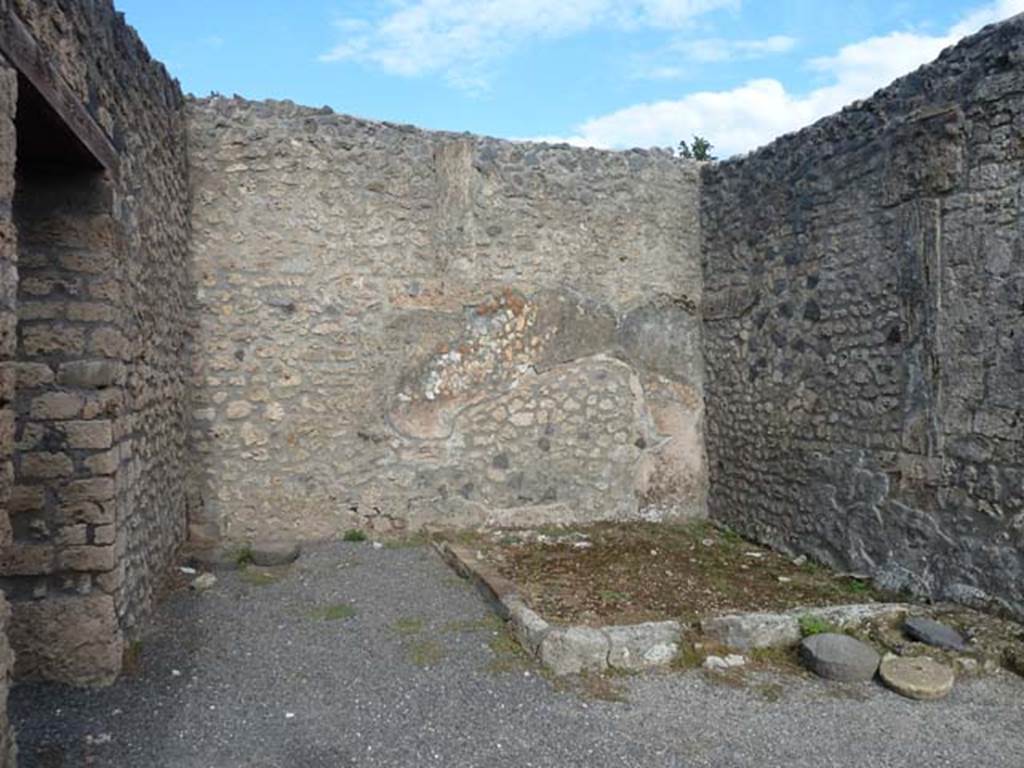 I.21.2 Pompeii. September 2015. Looking east across atrium, from west side.