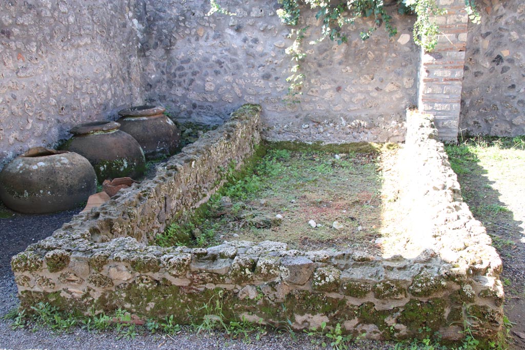 I.21.2 Pompeii. October 2022. Looking towards west wall in south-west corner. Photo courtesy of Klaus Heese.