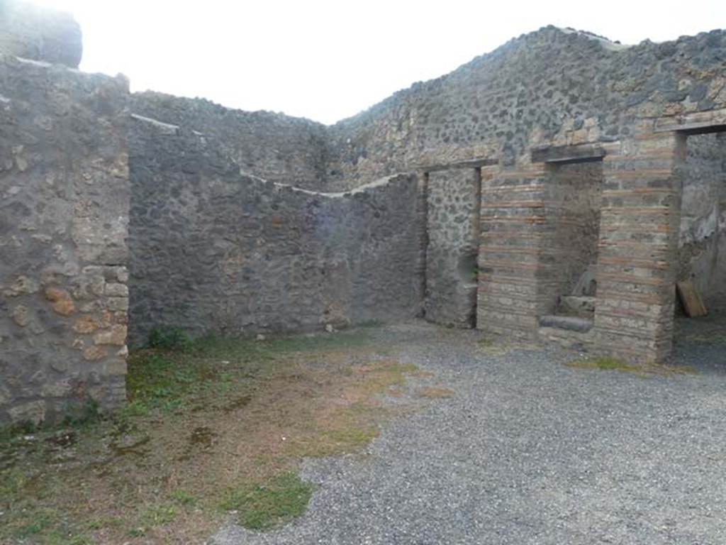 I.21.2 Pompeii. September 2015. Looking north-west across atrium, from area with basin/vat.