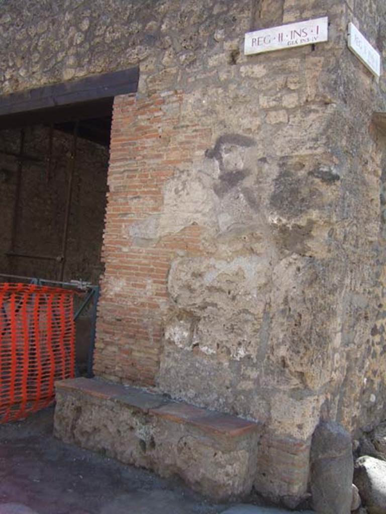 II.1.1 Pompeii. 1917. Entrance when first excavated, with graffiti shown to right.
See Spinazzola in Notizie degli Scavi, 1917, (p.252, fig.5)
On the right side of the entrance, above the bench near the corner of the insula, graffiti were found. 
See Varone, A. and Stefani, G., 2009. Titulorum Pictorum Pompeianorum, Rome: L’erma di Bretschneider, (p.179-80)
According to Epigraphik-Datenbank Clauss/Slaby (See www.manfredclauss.de) they read as

Popidium Secundum
aed(ilem) d(ignum) r(ei) p(ublicae) o(ro) v(os) f(aciatis) Hermes
cupit      [CIL IV 7489]

L(ucium) Ceium Secundum
II vir(um)
rogant clientes    [CIL IV 7490]


