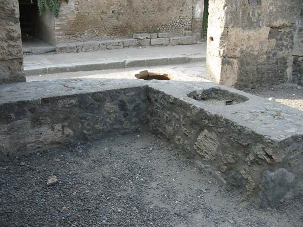 II.2.1 Pompeii. May 2003. Looking north across counter towards entrance doorway onto Via dell’Abbondanza. Photo courtesy of Nicolas Monteix.