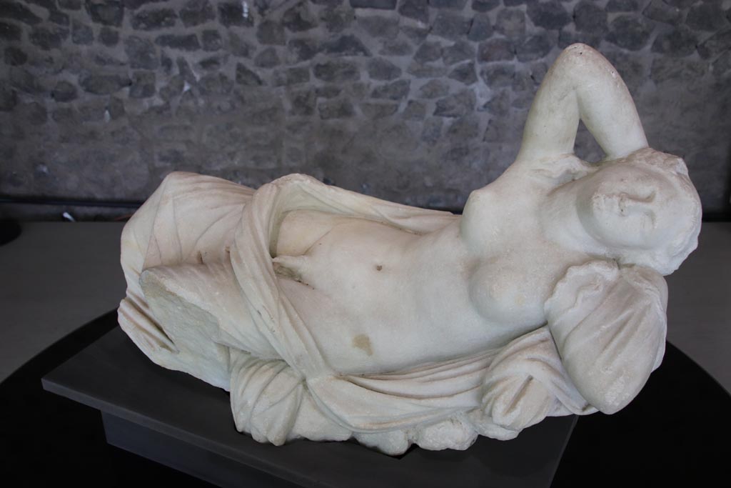 II.2.2 Pompeii. October 2022. Marble statue of sleeping Hermaphrodite found near the wall at the south end of the garden. 
On display in exhibition held in Palaestra. Photo courtesy of Klaus Heese
