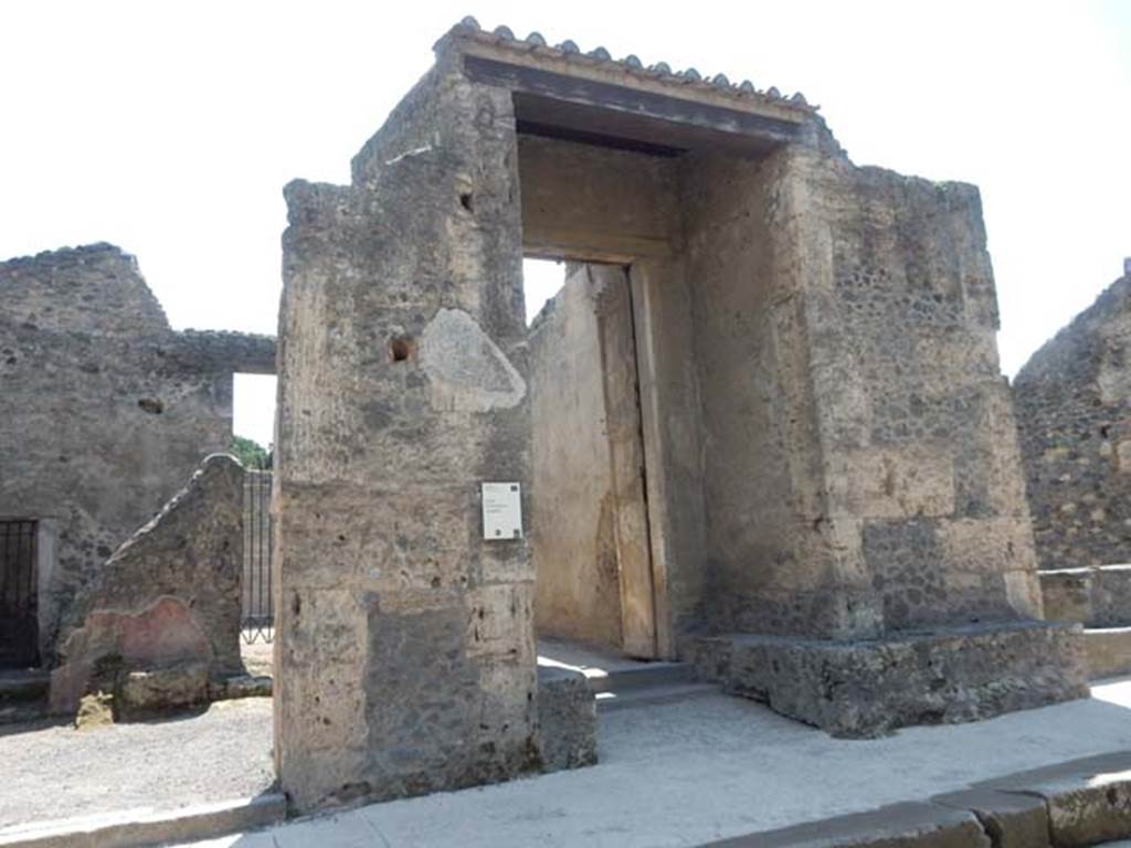 II.2.2 Pompeii. May 2016. Entrance doorway on south side of Via dell’Abbondanza.
Photo courtesy of Buzz Ferebee.
